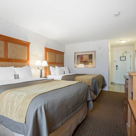 Prestige Kamloops Hotel Екстериор снимка