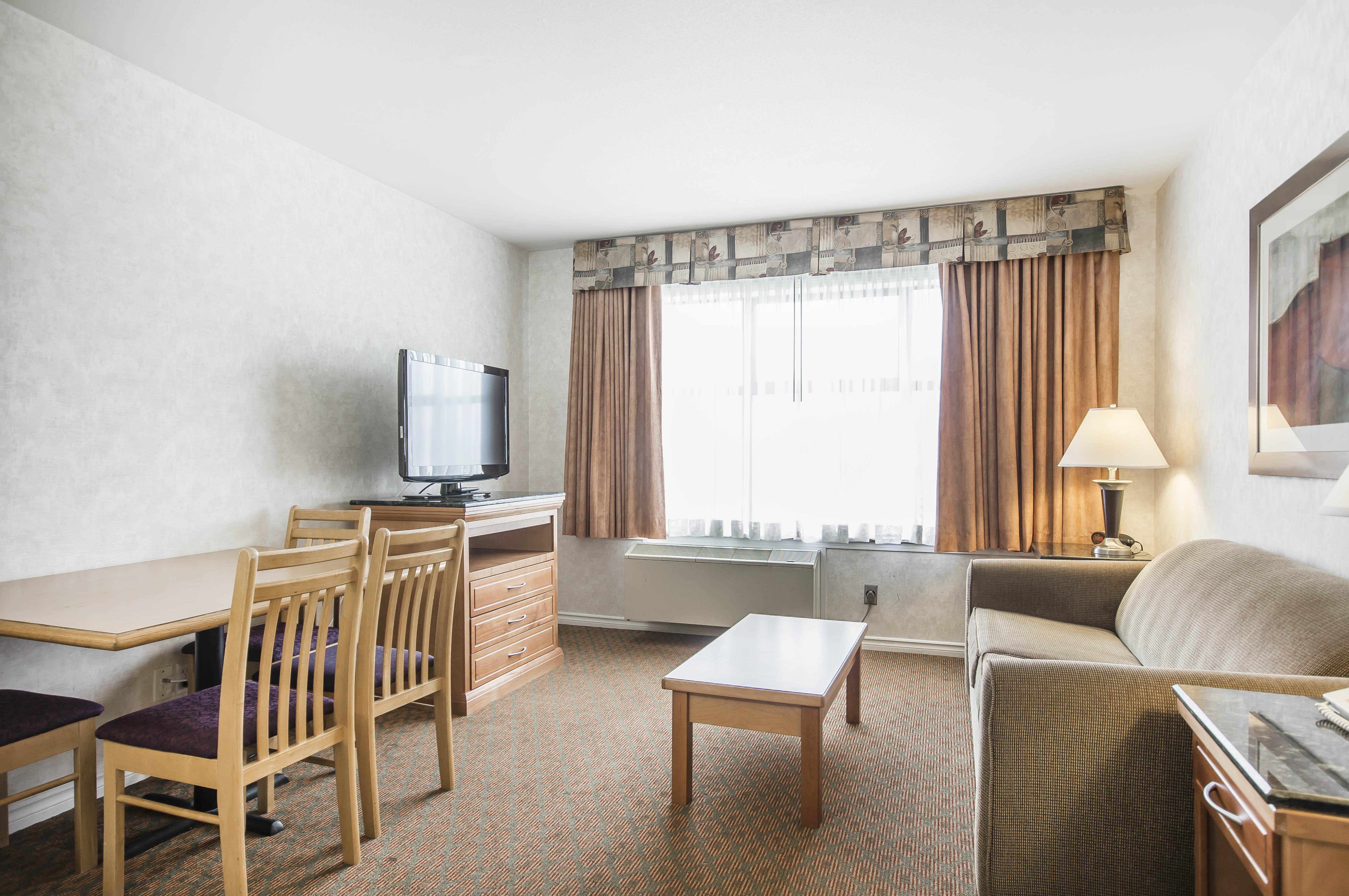 Prestige Kamloops Hotel Екстериор снимка