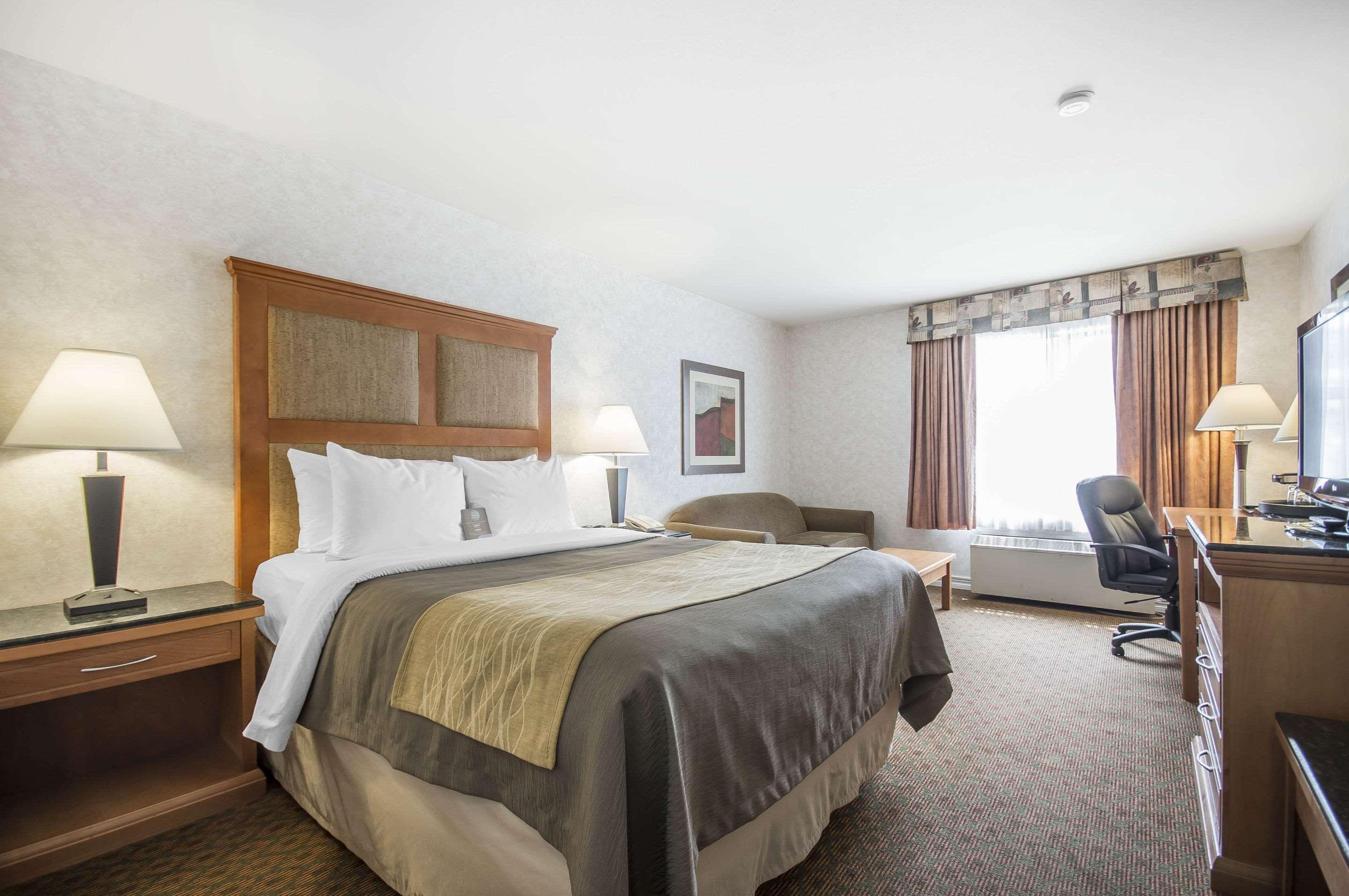 Prestige Kamloops Hotel Екстериор снимка